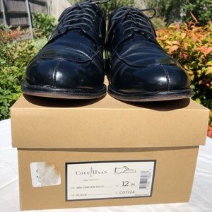 Used Air Carter split lace up shoes.